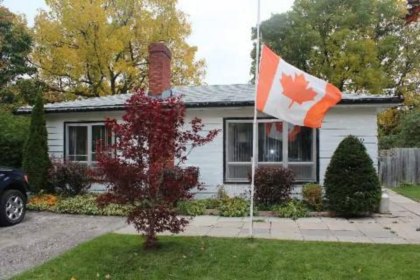 Starting to ramp up on our new project in Georgina. This project is getting a rear addition with a new kitchen, a layout design on the main floor and a new basement with underpinning. Super excited to get started on this one.
Stay tuned!